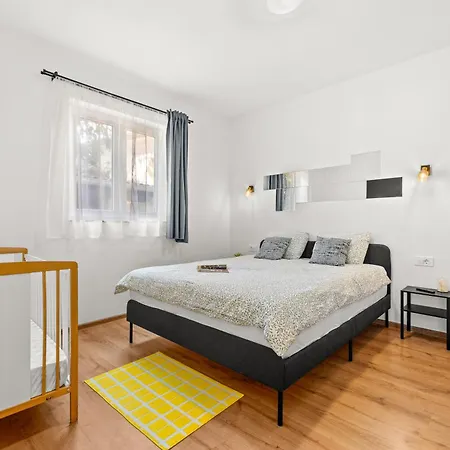 Dv Apartament Pjescana Uvala